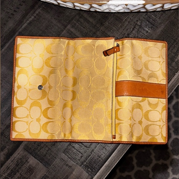 Coach Hamptons Yellow Trifold LG Checkbook Sig C Clutch Purse Bag Wallet RARE​ - Picture 7 of 9